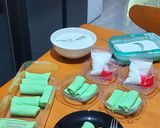 Foto langkah ke 5 dari resep Dadar Santang Khas Makassar (Dadara' Santang) filling kacang walnut.