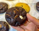 صورة لخطوة 8 من وصفة كوكيز نيويورك دبل تشوكلت (بحشو الشوكلت سبريد) 🍪