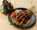 Foto langkah ke 9 dari resep Sate Ayam Khas Sate Senayan Devina Hermawan.