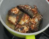 Foto langkah ke 2 dari resep Sambal goreng ikan kembung.