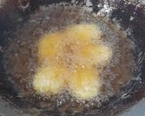 Foto langkah ke 4 dari resep Crispy Cheesy Hash browns.