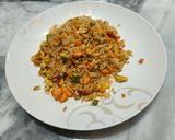 Foto langkah ke 4 dari resep Nasi goreng salmon.