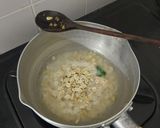 Foto langkah ke 3 dari resep Bubur Oatmeal Campur Jamur dan Sayur.