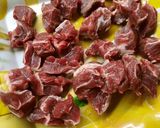 Foto del paso 1 de la receta: Carne guisada con arroz y con cabellos de ángel
