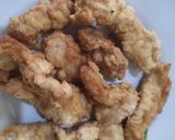 Foto del paso 2 de la receta: Chicharrón de pescado con yuca frita