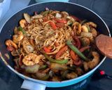Foto del paso 7 de la receta: Wok de fideos japoneses (udon noodles) (うどん) con langostinos al curry