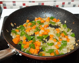 Foto del paso 4 de la receta: Calamares rellenos de butifarra, bacon y verduras