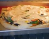 Foto langkah ke 6 dari resep Pizza Mushroom Olive Mozzarella.