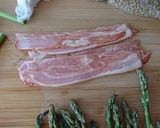 Foto del paso 2 de la receta: Espárragos verdes con bacon y queso fundido 🥓🧀