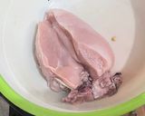 Foto langkah ke 1 dari resep 54. Tumis Ayam Nanas Asam Manis.