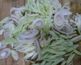 Hình bước làm 2 của món Bò xào sả hành