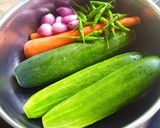 Foto langkah ke 1 dari resep Acar (mentimun,wortel,bawang merah dan cabai hijau).