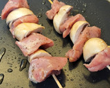 Foto del paso 9 de la receta: Brochetas de solomillo de cerdo y champiñones