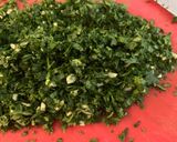 Foto del passaggio 2 della ricetta Prezzemolo fresco con aglio e olio