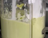 Une image de l'étape 2 de Verrines de purée d’avocat froide.