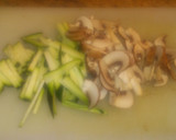 Foto del paso 1 de la receta: Salteado de calabacín con boletus