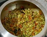 हिरव्या मुगाची उसळ आणि पोळी (Hirvya Moongachi Usal Aani polya Recipe In Marathi) रेसिपी स्टेप 3 फोटो 