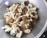 รูปขั้นตอนการทำที่ 2 ของ ลาบเห็ด5ชนิด เมนู (เจ) แซ่บๆ 🍄🌱🌶 ทำง่ายม๊ากกก