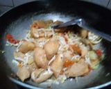 Foto langkah ke 3 dari resep Tumis tahu toge pedas.