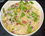 ম্যাগি নুডলস অমলেট(maggi noodles omlette recipe in Bengali) রেসিপি ধাপ - 2 ছবি