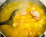 A picture of step 6 of Pea soup with chicken and smoked sausage.
