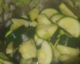 Foto del paso 2 de la receta: Crema de calabacín y aguacate en mambo