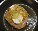 Foto del paso 2 de la receta: Hamburguesa de pollo con cebolla al moscatel y queso de cabra