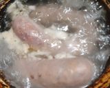 Foto del paso 1 de la receta: Chorizos a la pomarola con puré de papas