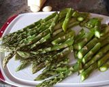 Foto del paso 2 de la receta: Espárragos salteados con ajo y mantequilla