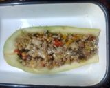 Foto del paso 7 de la receta: Zucchini relleno de carne, aceitunas negras y pimientos al gratín