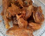 Foto langkah ke 5 dari resep Ayam ungkep goreng telur.