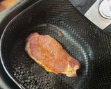 รูปขั้นตอนการทำที่ 2 ของ ผัดกะเพราข้าวเหนียว หมูย่างซอสหมาล่า