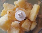 Foto del paso 1 de la receta: Licuado de piña y frutilla al agua 🍹