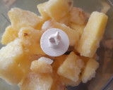 Foto del paso 1 de la receta: Licuado de piña y frutilla al agua 🍹