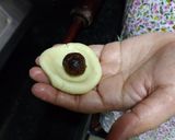 A picture of step 3 of Gulkand stuffed cookies.