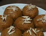 A picture of step 3 of Besan ke ladoo.