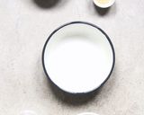Foto del paso 1 de la receta: Salsa de yogur con cebollino y ajo