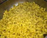A picture of step 4 of Stir fry pasta😍.