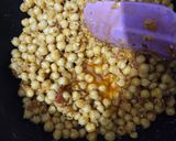 A picture of step 6 of Chana tikka masala.