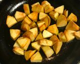 A picture of step 2 of Echore Kosha (Green Jackfruit Curry).