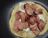 Foto del paso 4 de la receta: Arepa🫓rellena de queso🧀salchicha🌭y ensalada🍅🧅🥕
