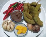 รูปขั้นตอนการทำที่ 1 ของ น้ำพริกมะขามผัดหมูสับ