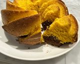 Foto del passaggio 5 della ricetta Ciambellone bicolor con zucca e cioccolato 🎃🍫