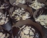 Foto langkah ke 5 dari resep Cupcake Coklat Putih Telur.