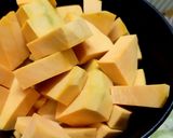 Hình bước làm 2 của món Canh bí đỏ tôm khô thịt xay