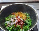 कांद्याची पात भाजी (kandyachi pat bhaji recipe in marathi) रेसिपी स्टेप 2 फोटो 
