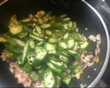 รูปขั้นตอนการทำที่ 2 ของ กระเจี๊ยบผัดไข่หมูสับ
