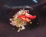 Foto langkah ke 3 dari resep Tumis Kangkung Terasi Cabe Hijau.