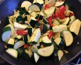 Une image de l'étape 5 de Poivrons courgettes et chou kale à la moutarde à l'ancienne et curry.