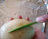 Foto del paso 2 de la receta: Papas horneadas-abrasadas 🥔